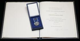 B.0128bU Clara-Zetkin-Medaille Silber (900) (OE) mit Urkunde 