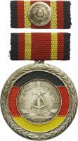 B.0174b Verdienstmedaille der DDR (sog. Stolpe-Orden) lackiert 