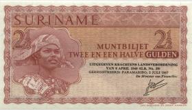 Surinam / Suriname P.117b 2 1/2 Gulden 1967 AL (1) 