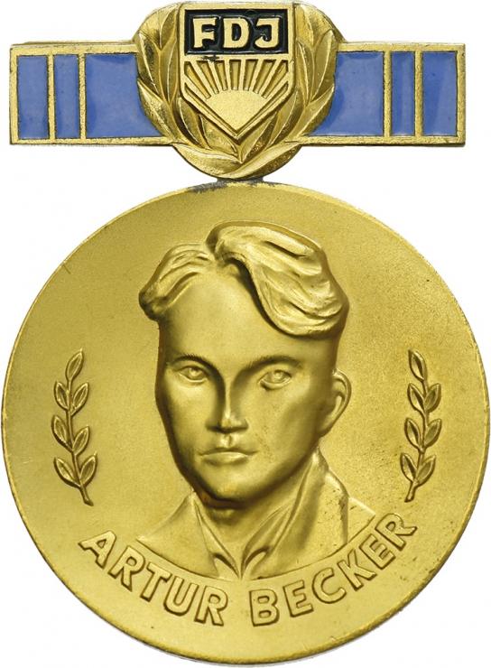 B.2357a Artur-Becker-Medaille der FDJ Gold 