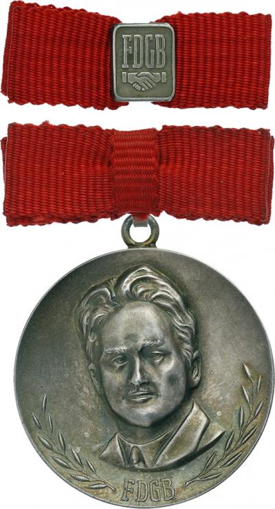 B.2805b Fritz-Heckert-Medaille 