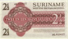 Surinam / Suriname P.117b 2 1/2 Gulden 1967 AL (1) 