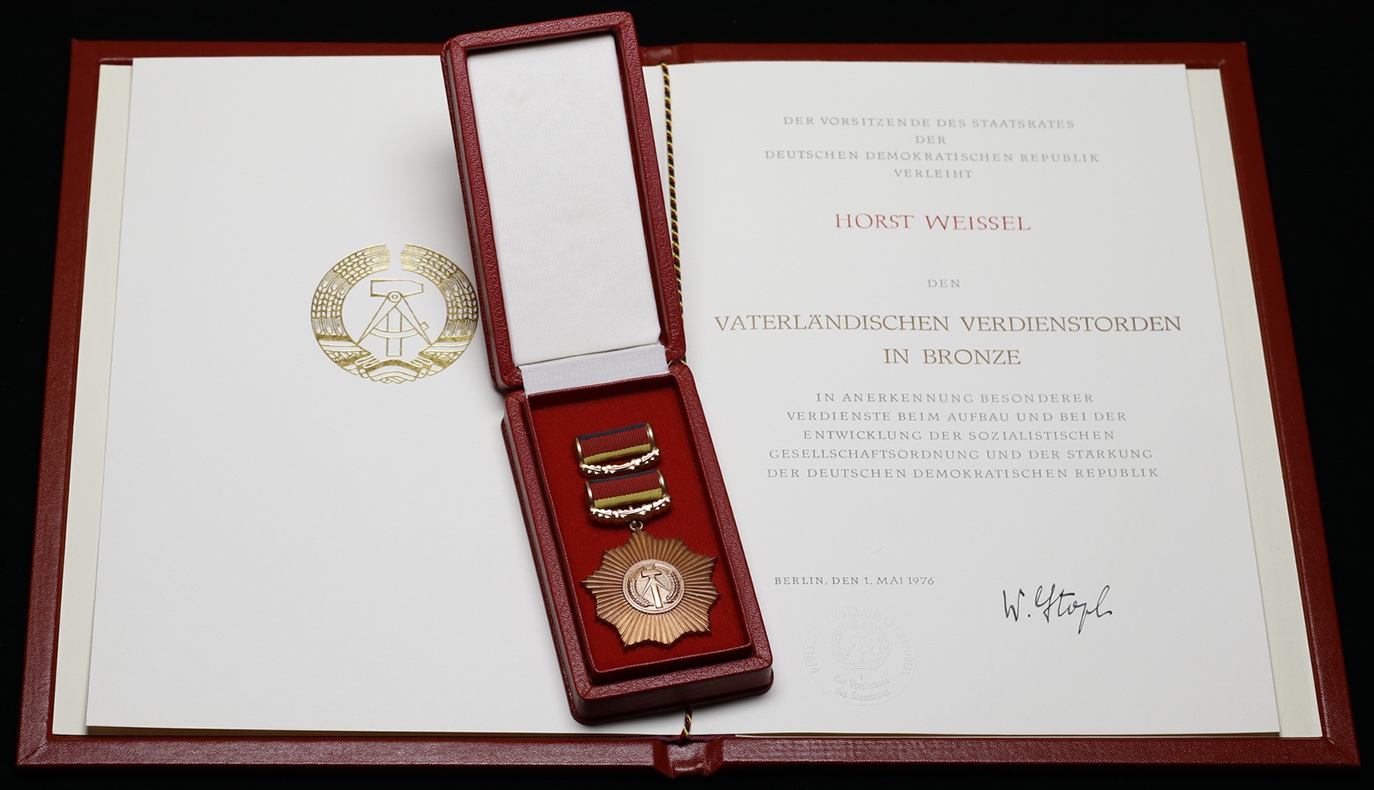 B.0005eU Vaterländischer Verdienst-Orden - Bronze (OE) mit Urkunde
